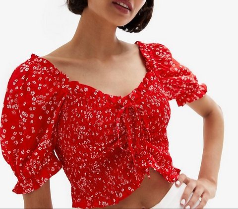 Crop Top rouge fleurie à manches bouffantes