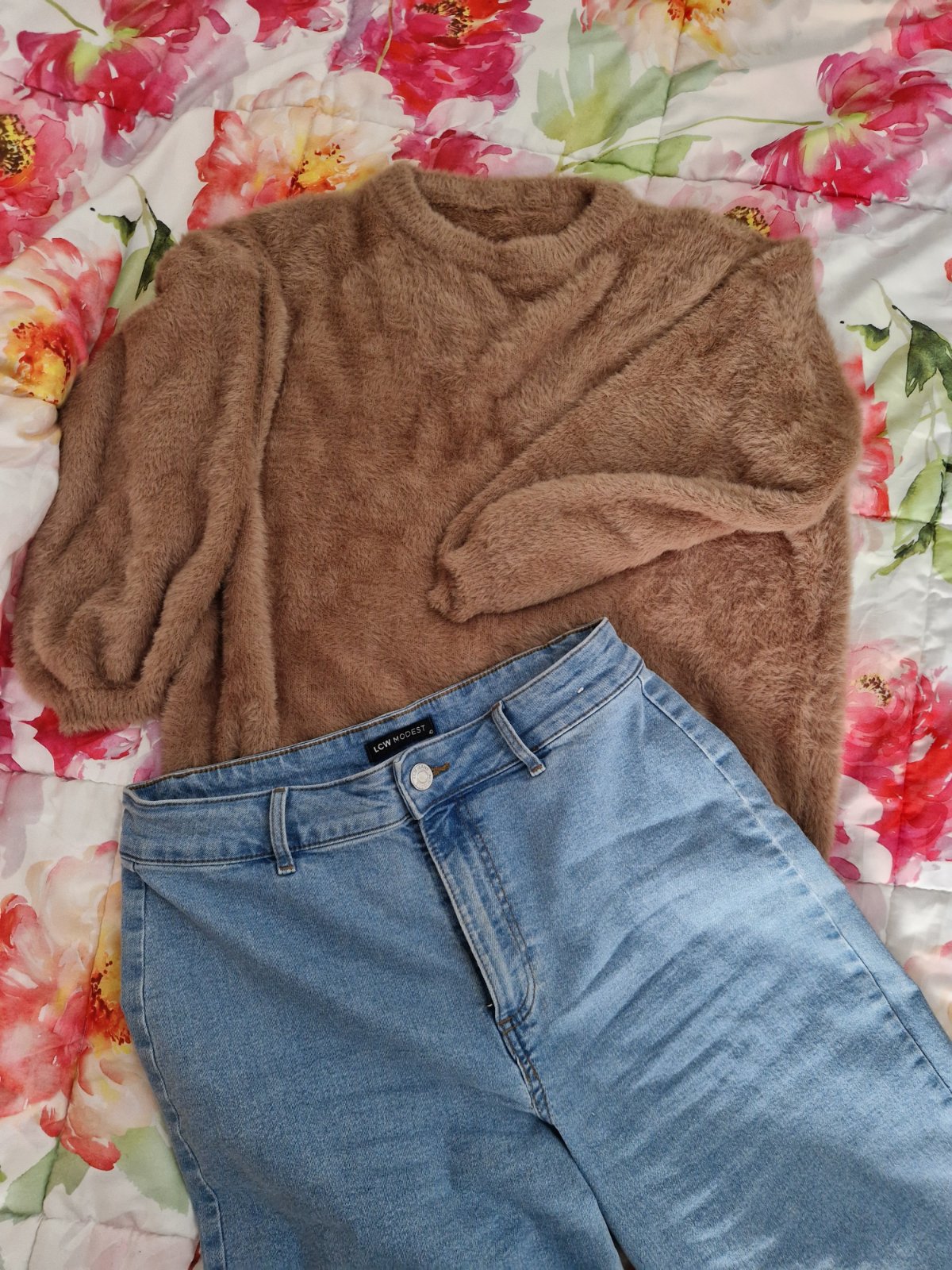 Pull en tissu doux, comme la fourrure de lapin toute douce.