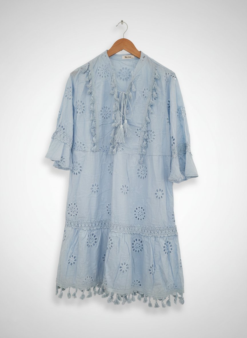 Robe borderie anglaise bleu ciel 