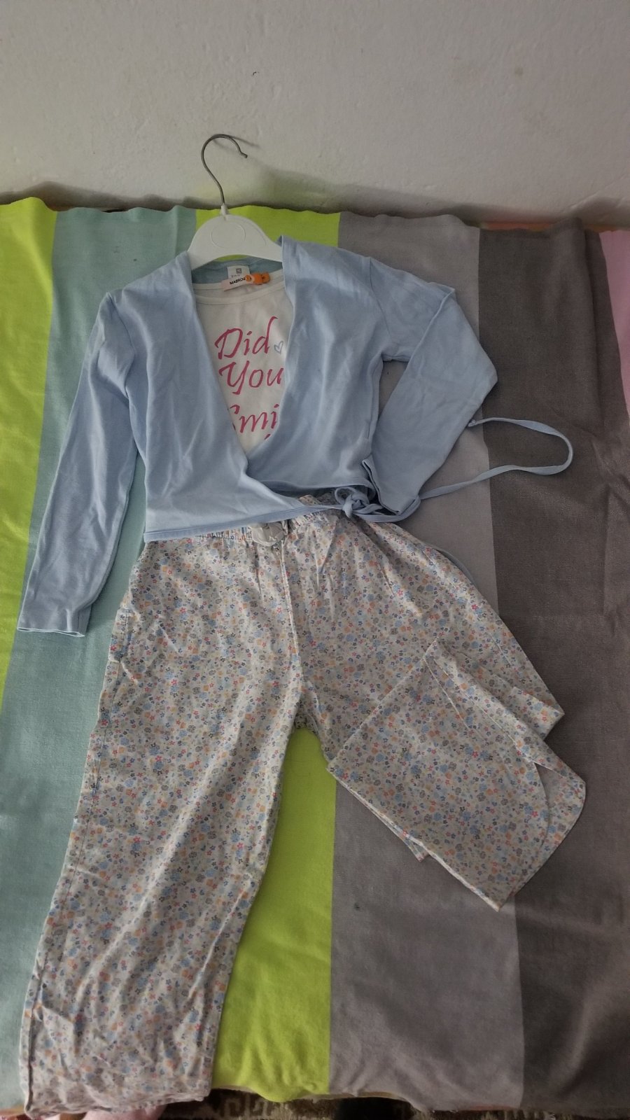 Jillet bleu siel peulle blanc pantalon à