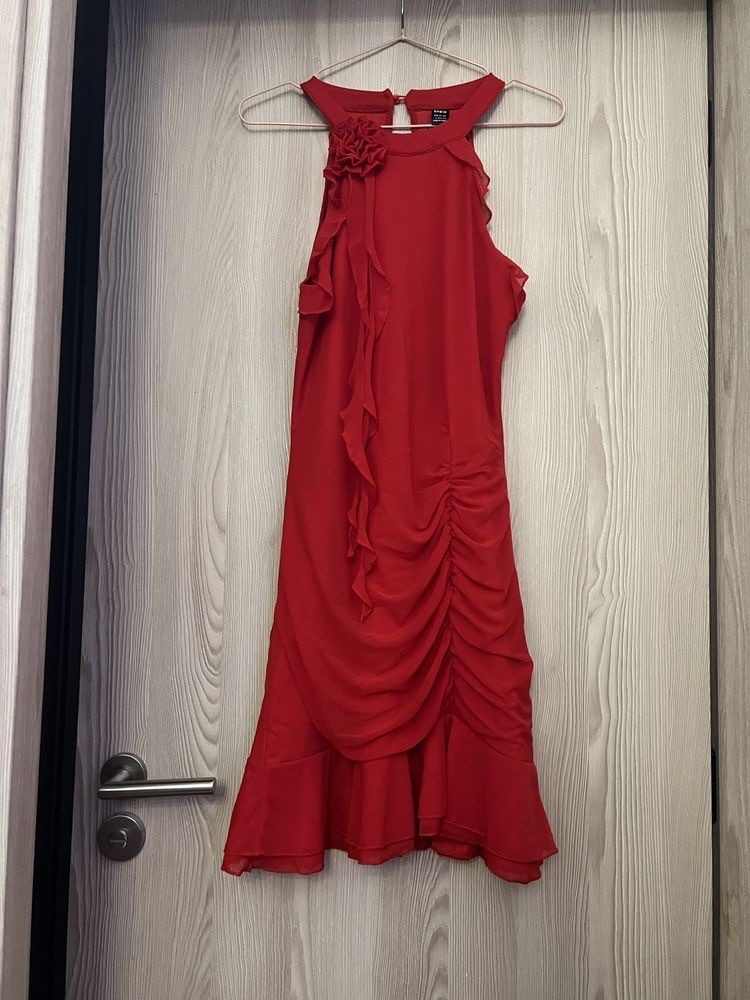 Robe rouge tres tendance et classe 
