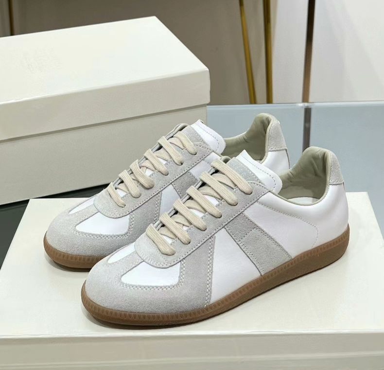 Derbies en blanc similicuir et gris clair daim