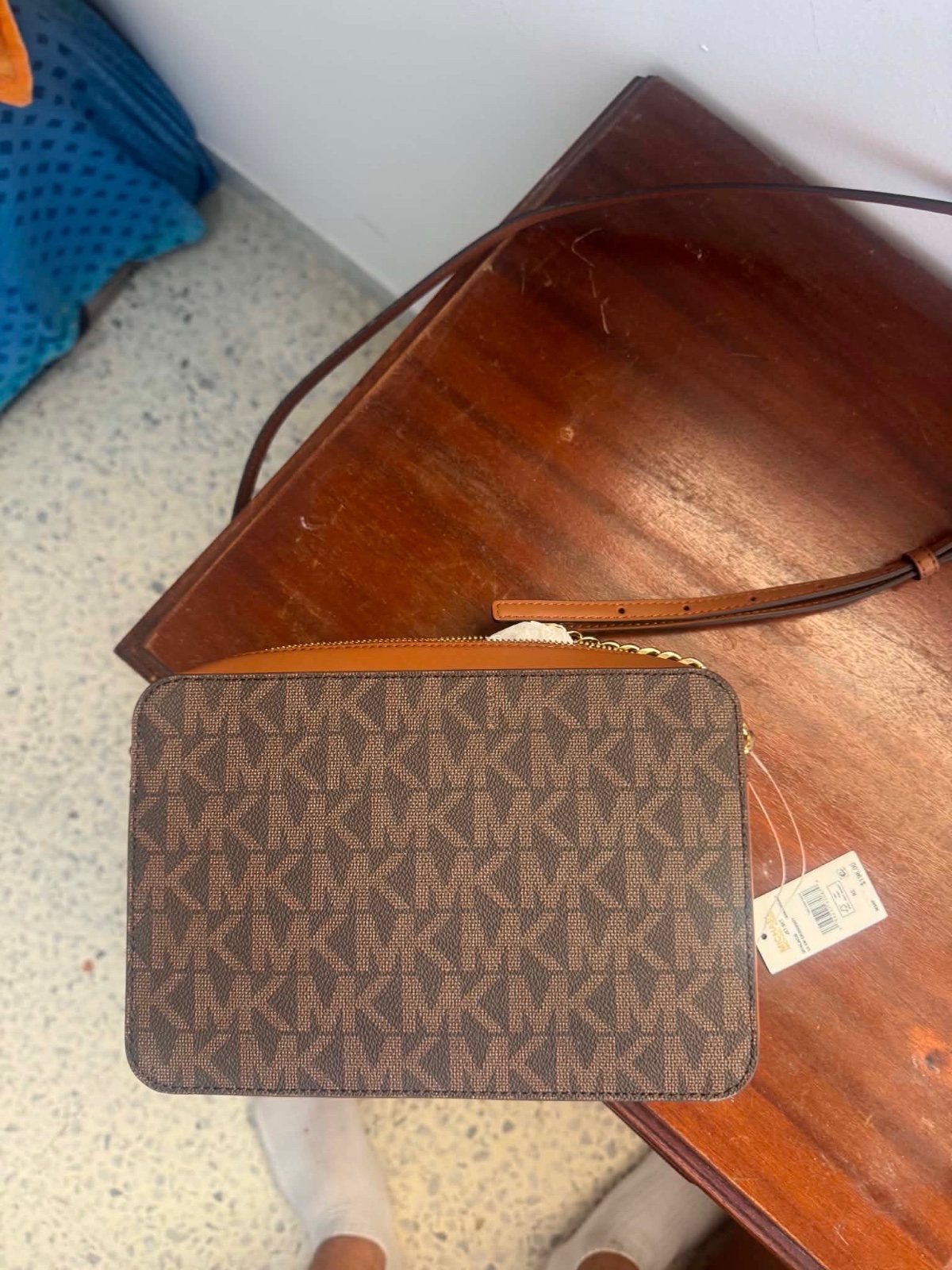 Michael Kors Jet Set Large Crossbody Bag.