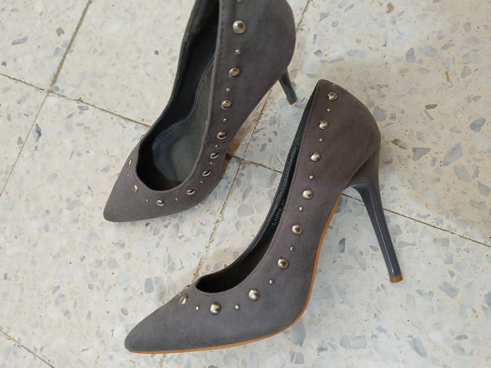Escarpin gris velours taille 9
