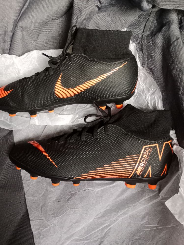 Crampons Nike Mercurial jdid 