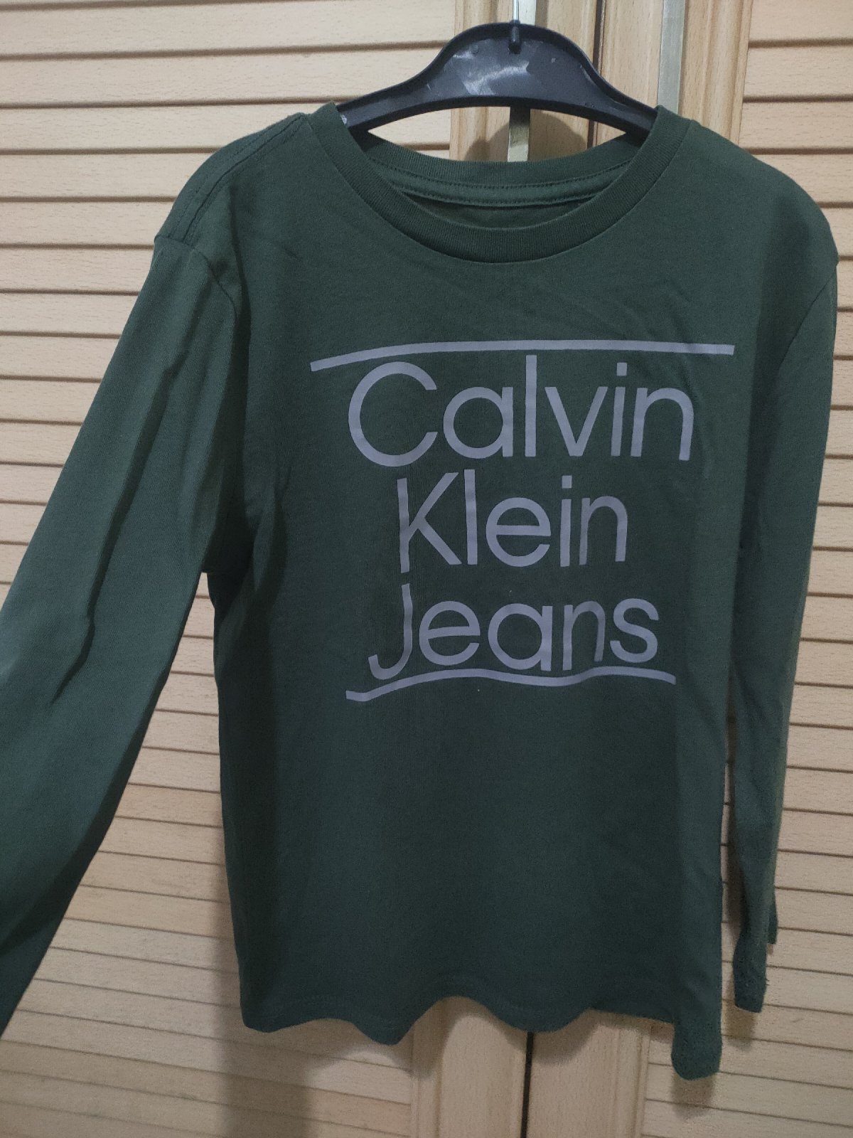 Pull calvin klein pour enfant 5-6 ans