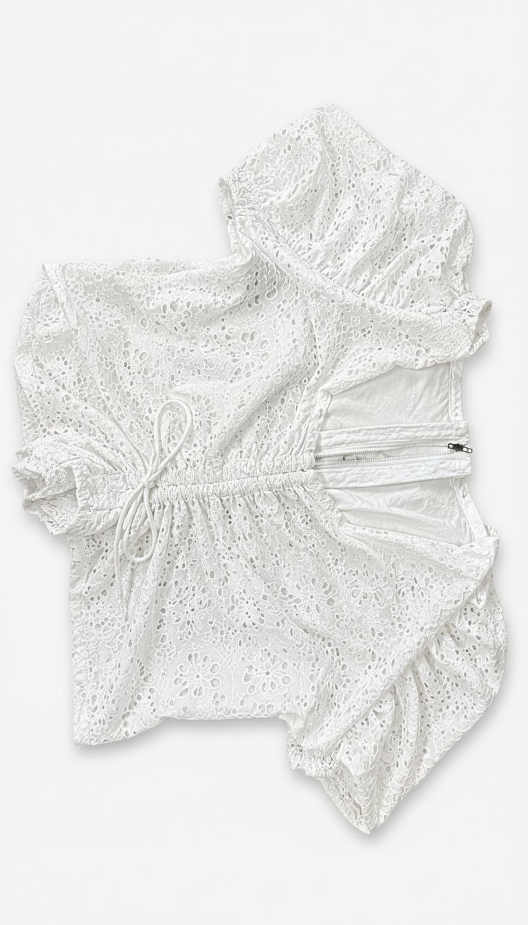Top blanc brodé anglais avec manches bouffantes