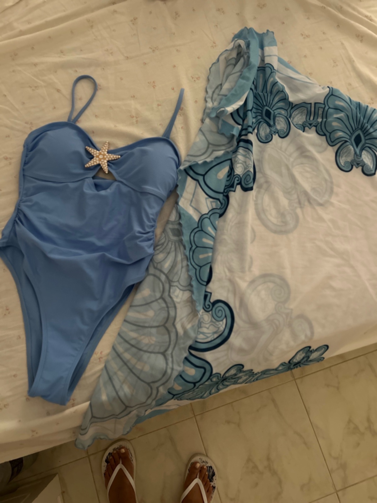 Maillot bleu avec son cache NEUF