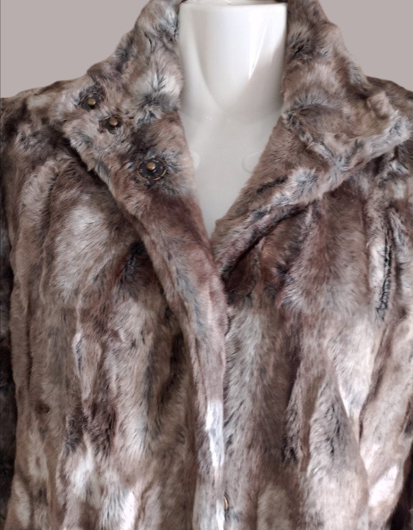 Manteau fourrure très chic 