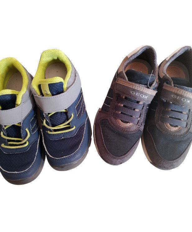 Deux espadrilles garçon DECATHLON et Geox 