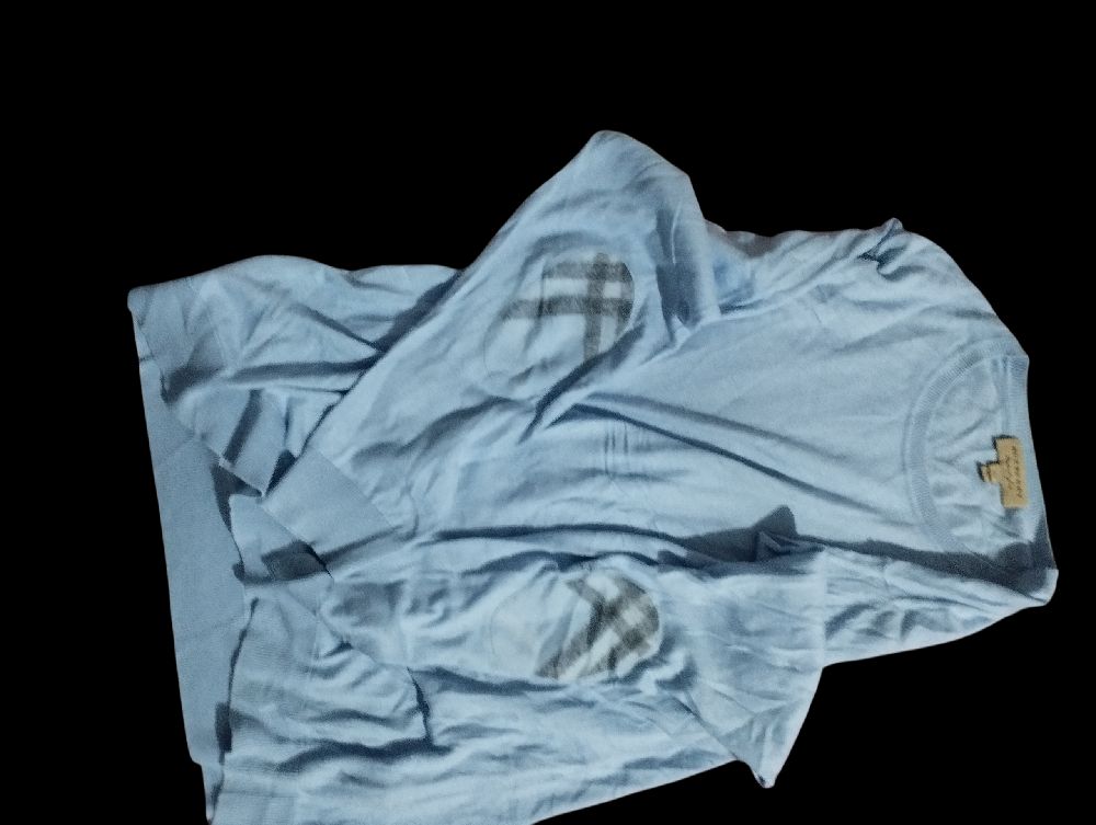 Pull Burberry homme en promo 80 dinars 