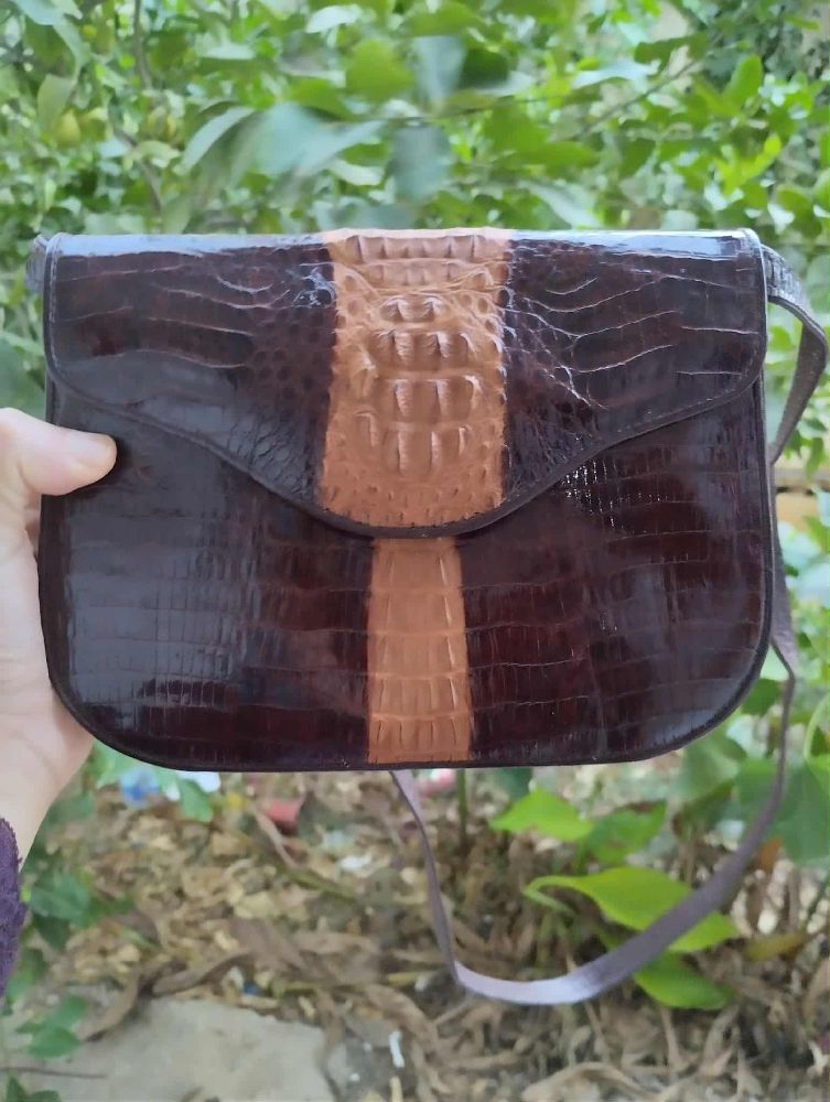 Sac à main en cuir crocodile en promo 50 dinars 
