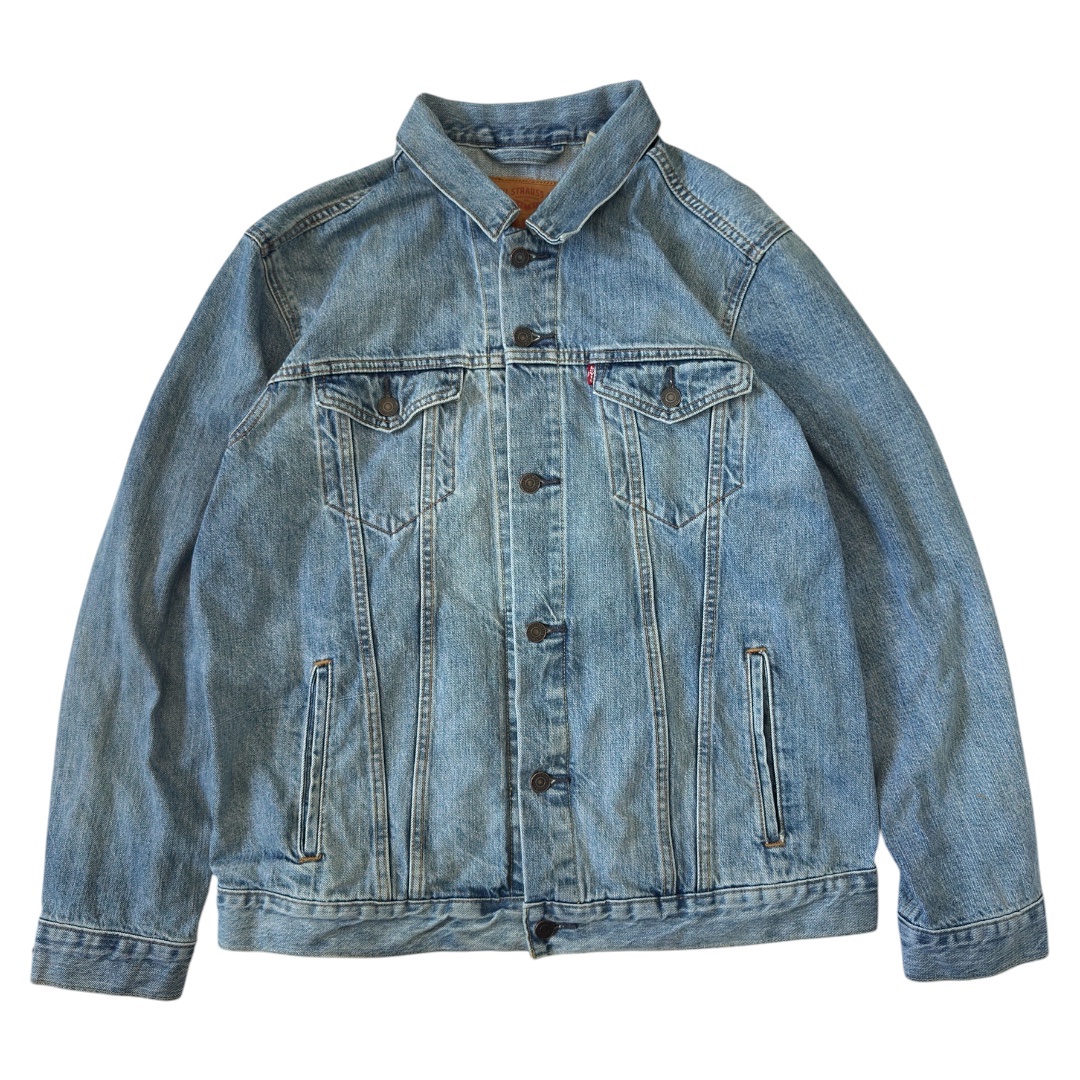 Levi’s Medium Wash Trucker Denim Jacket.
