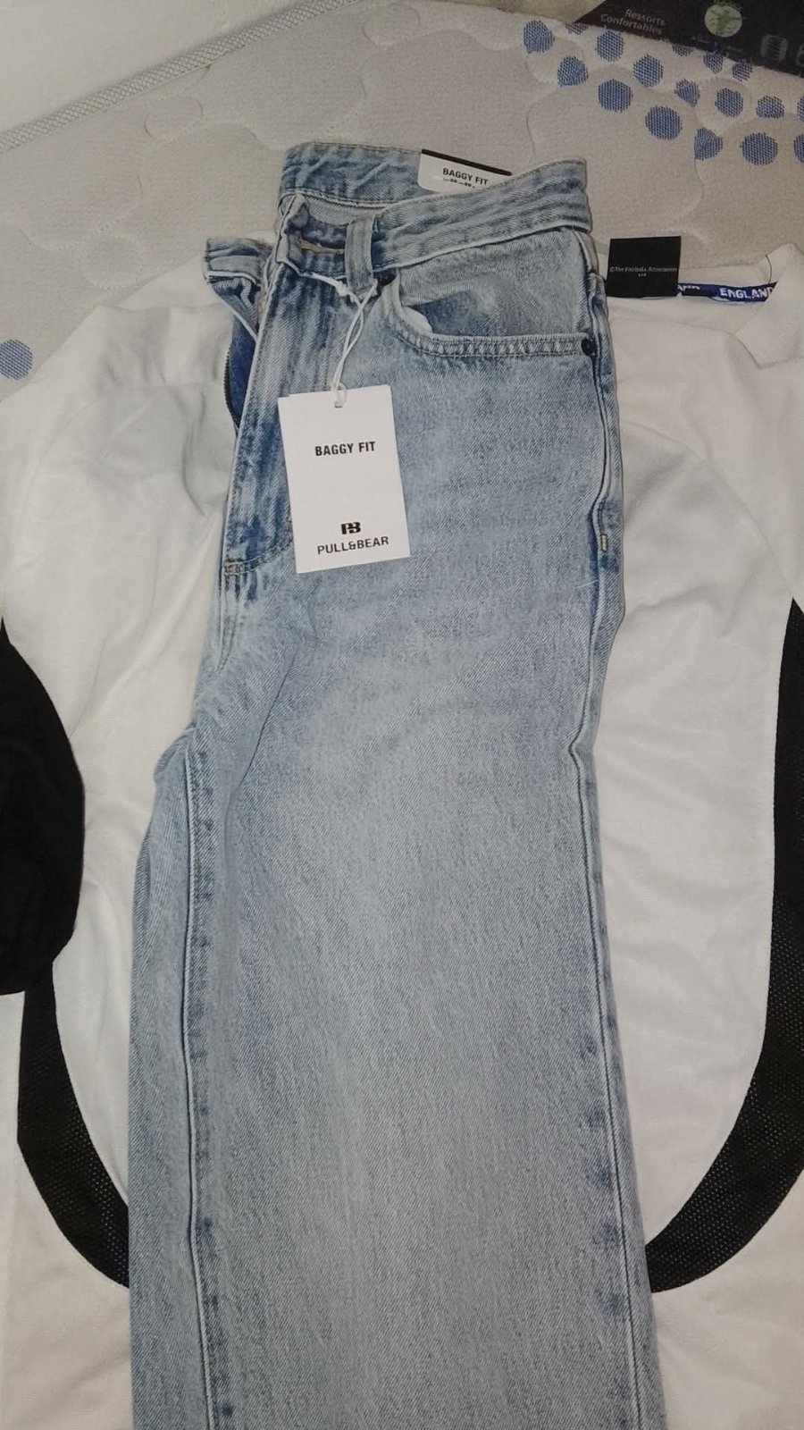 Baggy jeans pull&bear avec étiquette 