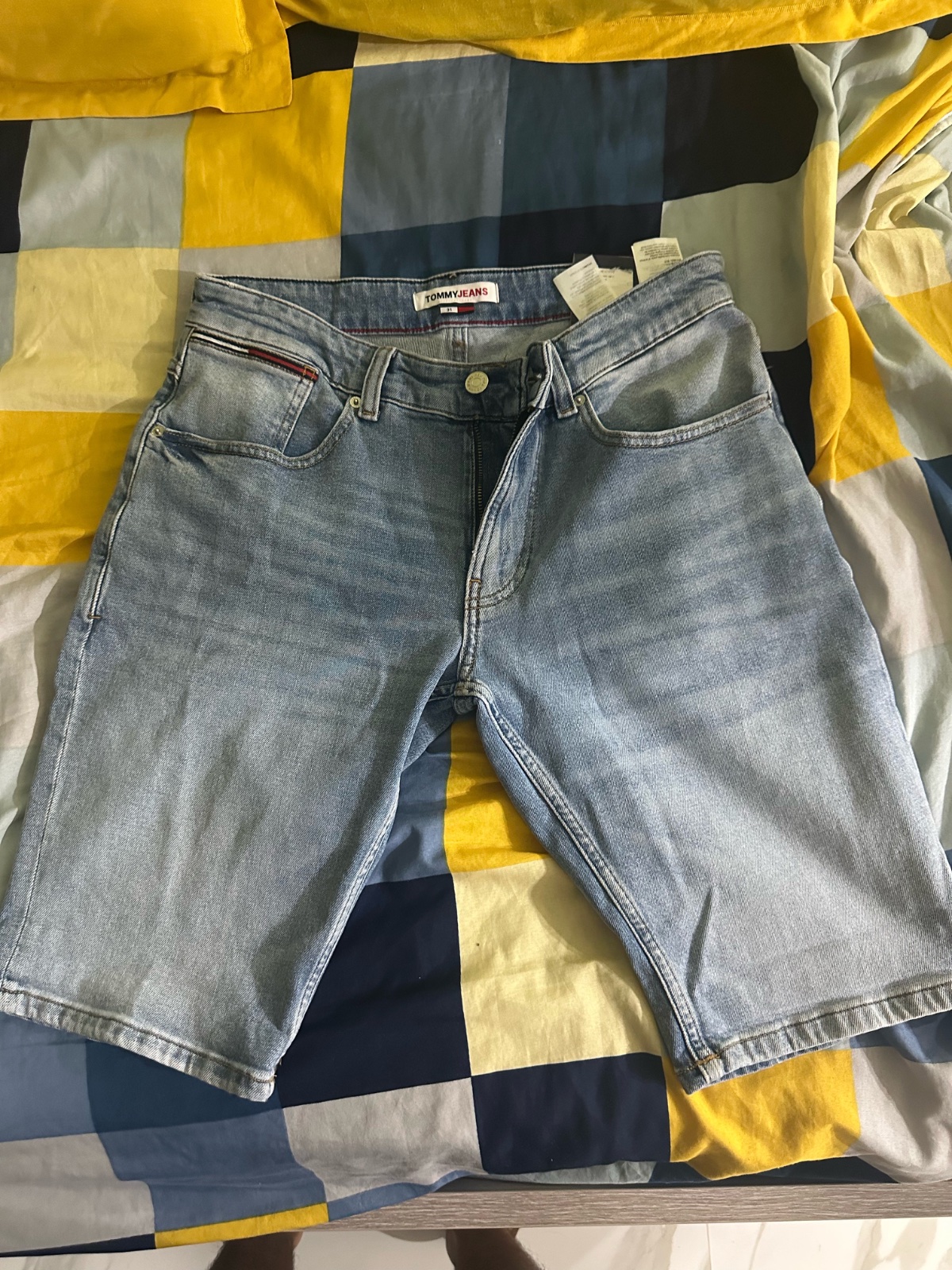 Short jean tommy taille 31 