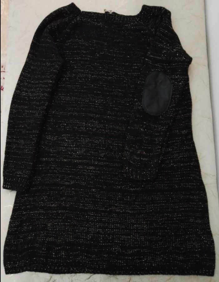 Pull  laine noir avec fil doré 