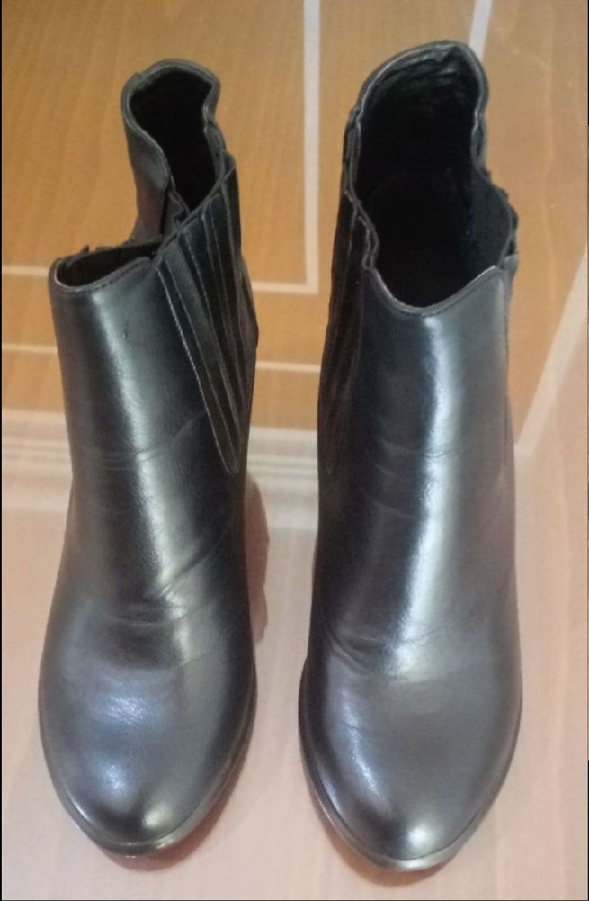 Bottines noir demi talon 