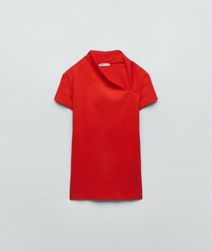 T-shirt Rouge Asymétrique à Découpes Zara