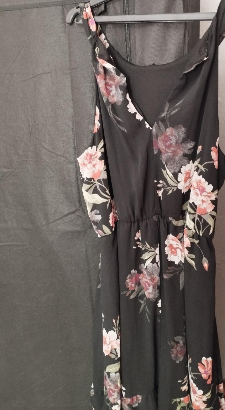 Robe noire flurie 