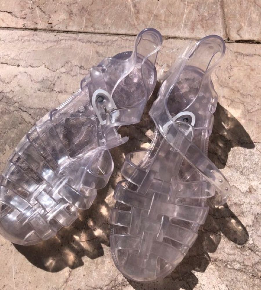Sandales en plastique transparent 