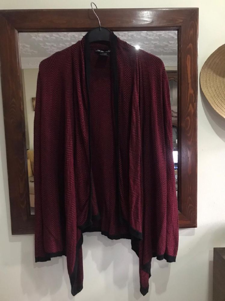 Gilet rouge très chic taille 40
