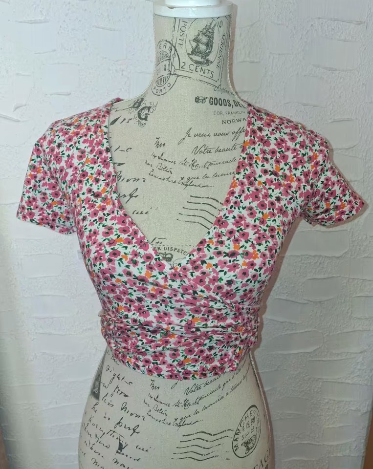 Floral print V-neck crop wrap top