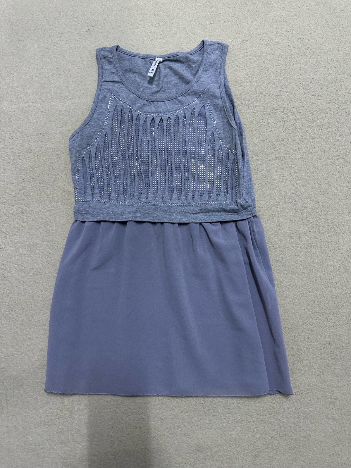 Robe effet deux-pièces avec haut strassé et jupe fluide