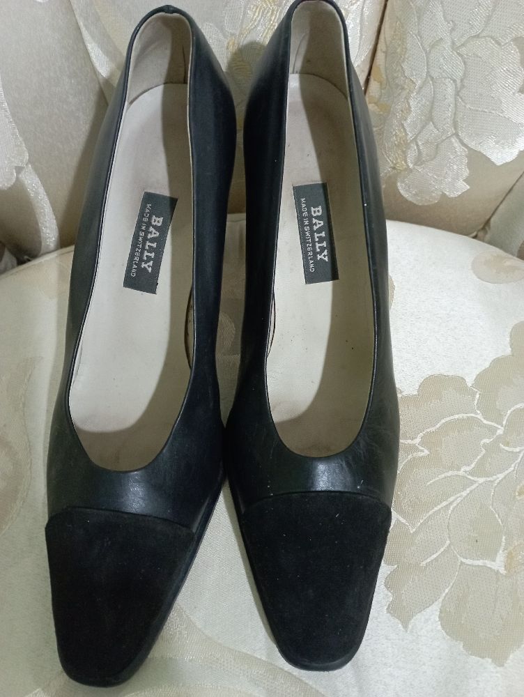Tres belles chaussures Bally taille 6 coressponde a la taille 39,5