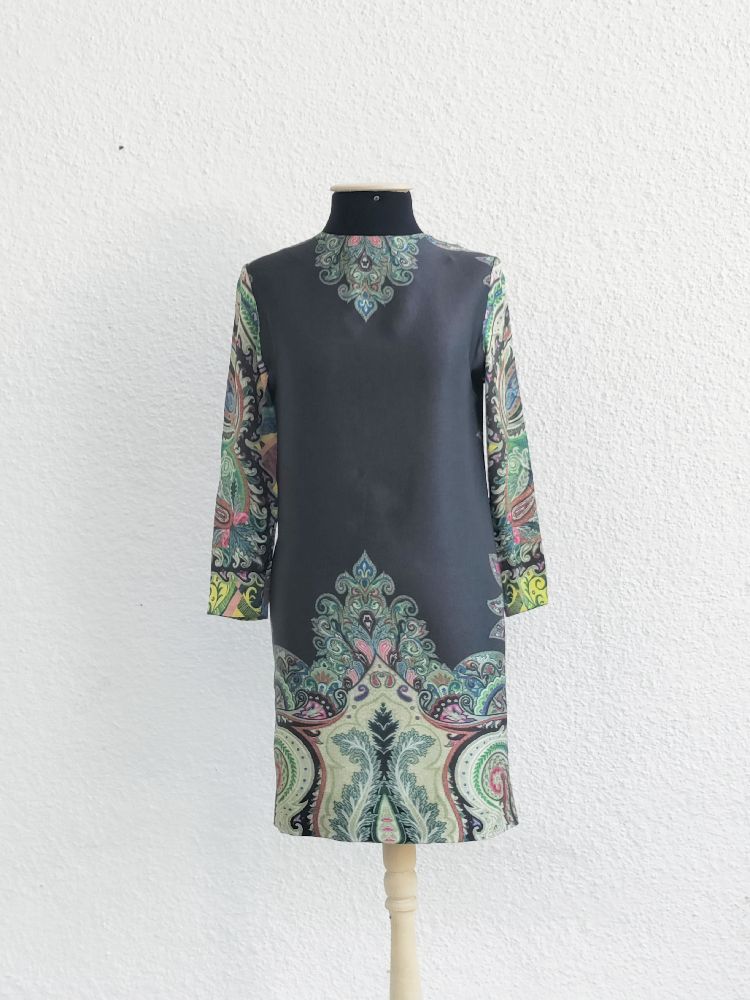 Belle robe en soie 