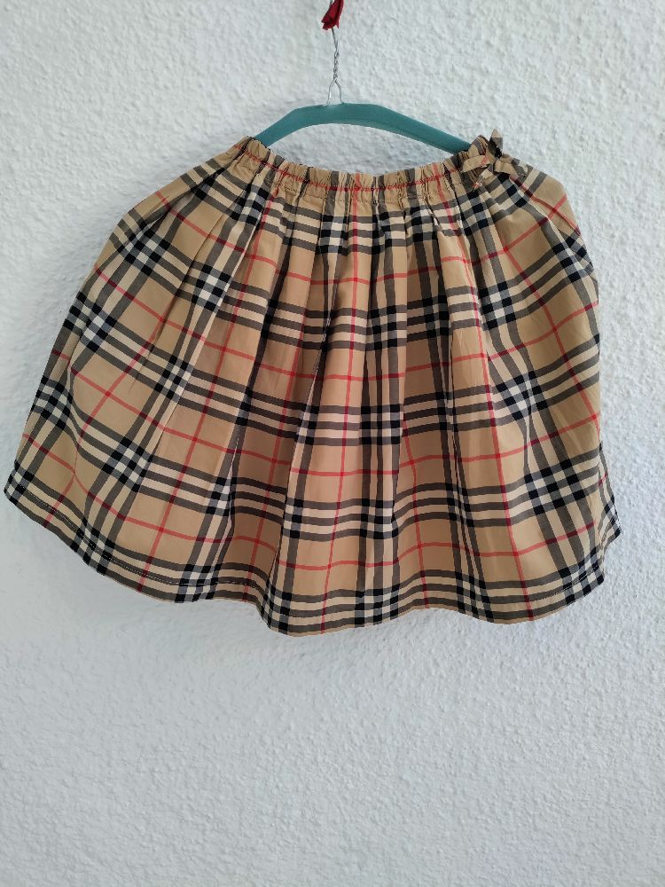 Belle mini jupe de Burberry toure de taille 52Cm avec élestique(36/38)