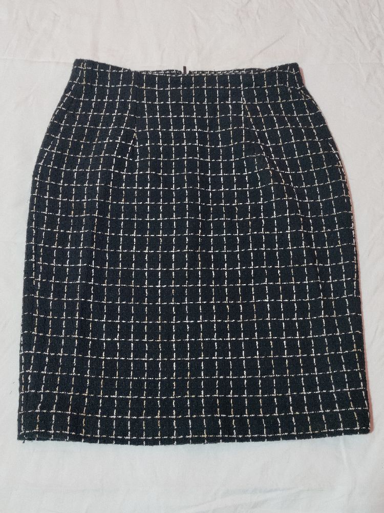 Jupe femme de Karl Lagerfeld taille 8 corresponde à la taille française 38