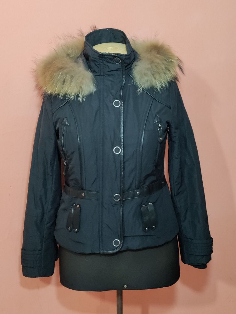 Magnifique doudoune Trussardi taille italienne 40 correspond à la française 36