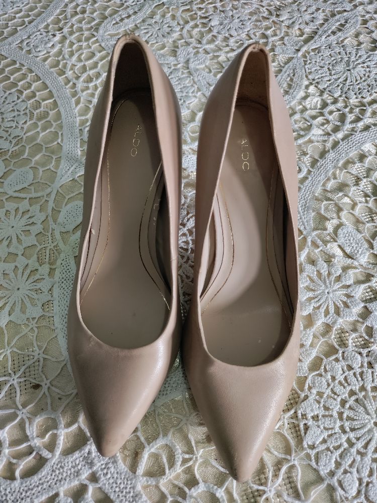 Chaussures Aldo beige avec petits défauts