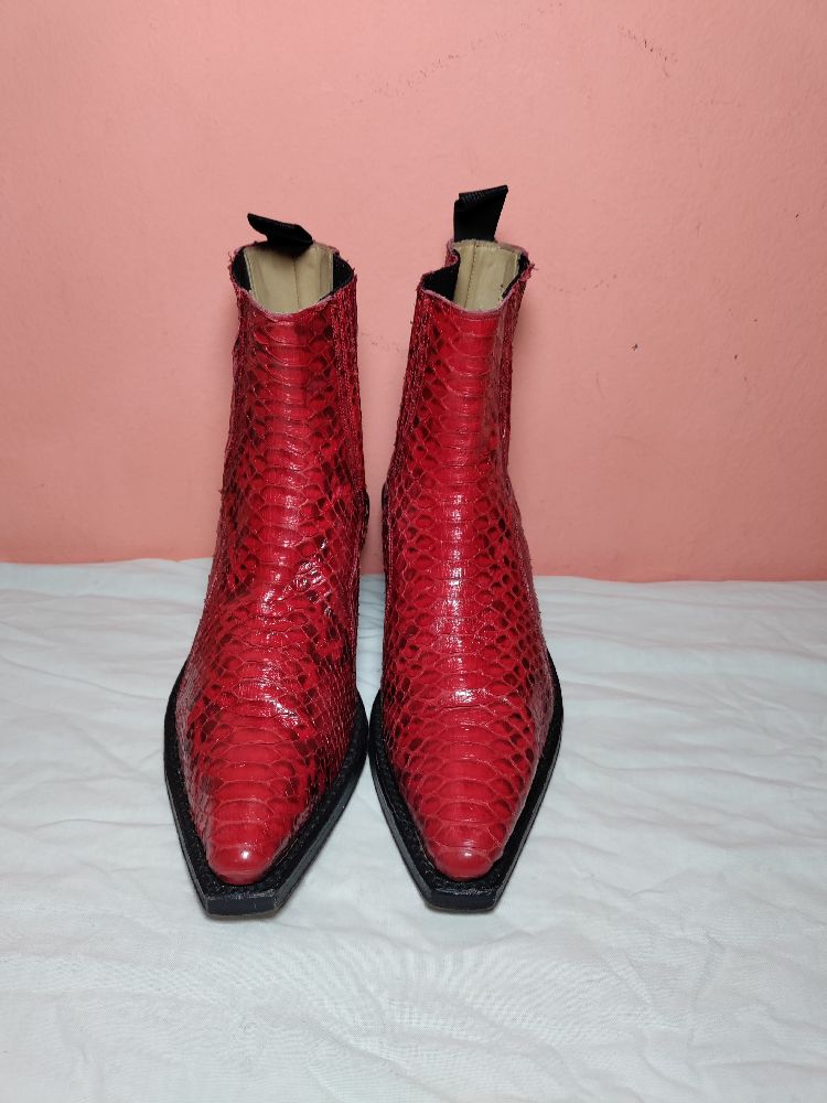 Magnifique bottines courtes en peau de serpent signées Tony Mora 