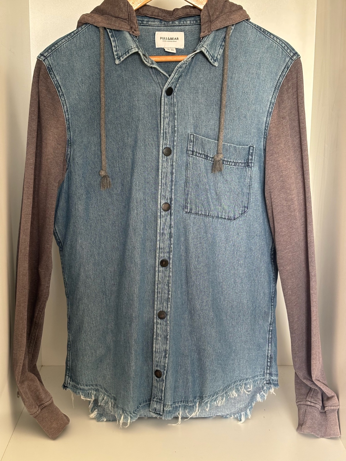Gilet jeans bleu avec capuche 