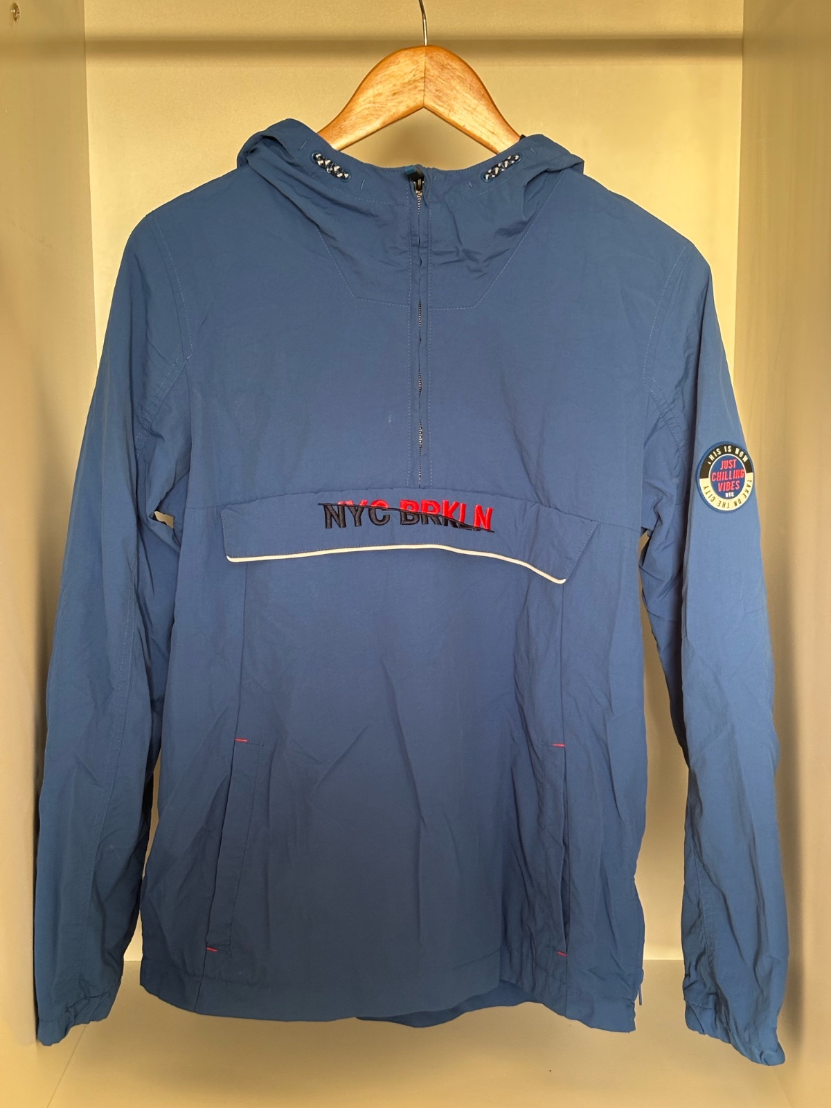 Veste avec capuche bleu 