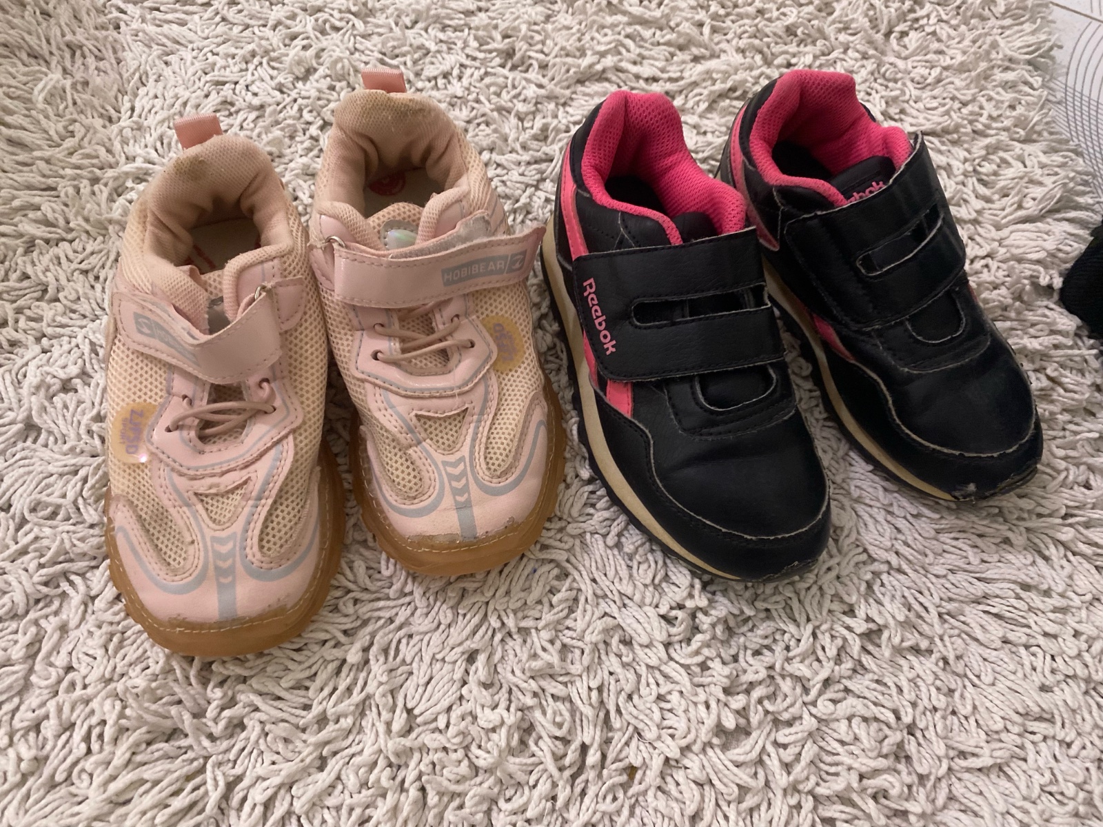 Deux espadrilles reebok et csck.s