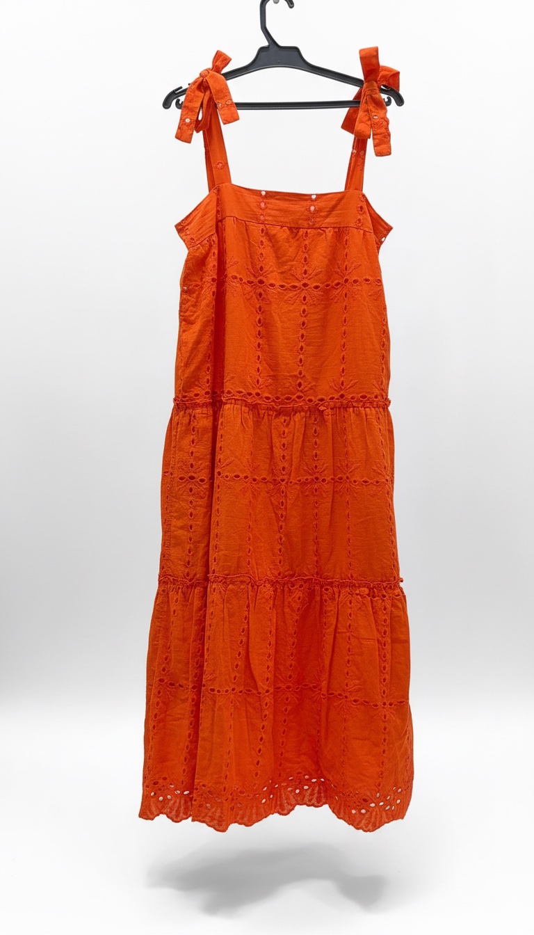 Robe orange en broderie anglaise