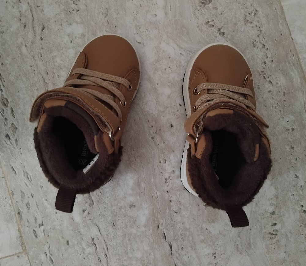 Chaussures bébé pointure 20 comme neuf