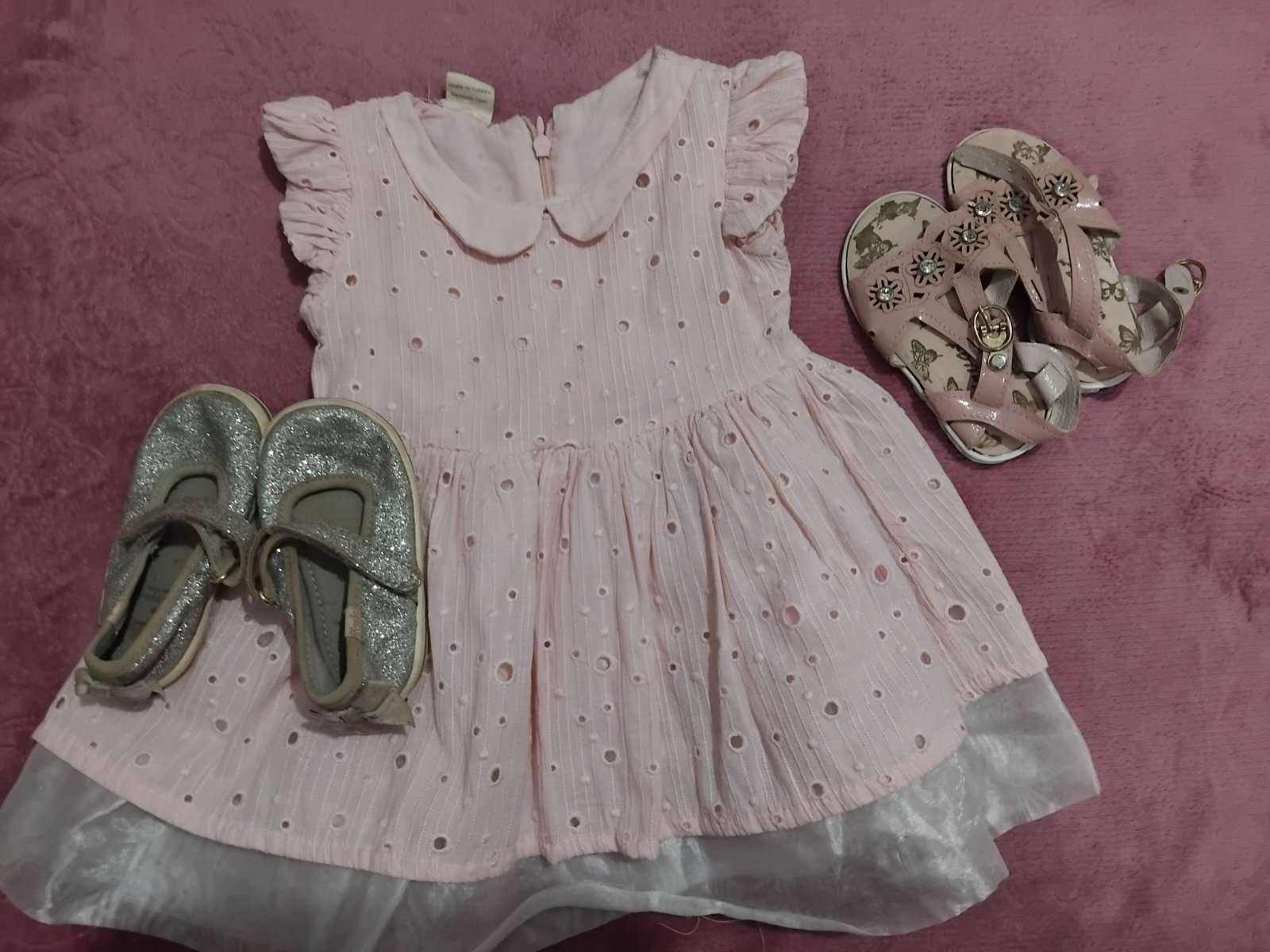 Robe bébé 9/12 mois avec les chaussures 