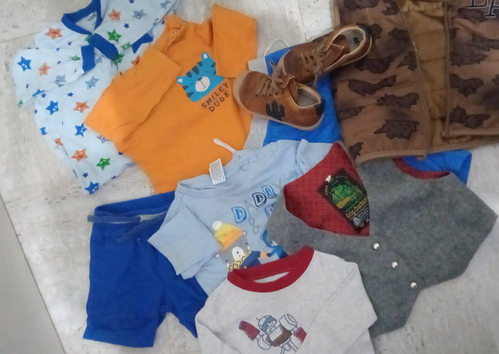 Lot bébé du 6/12 mois