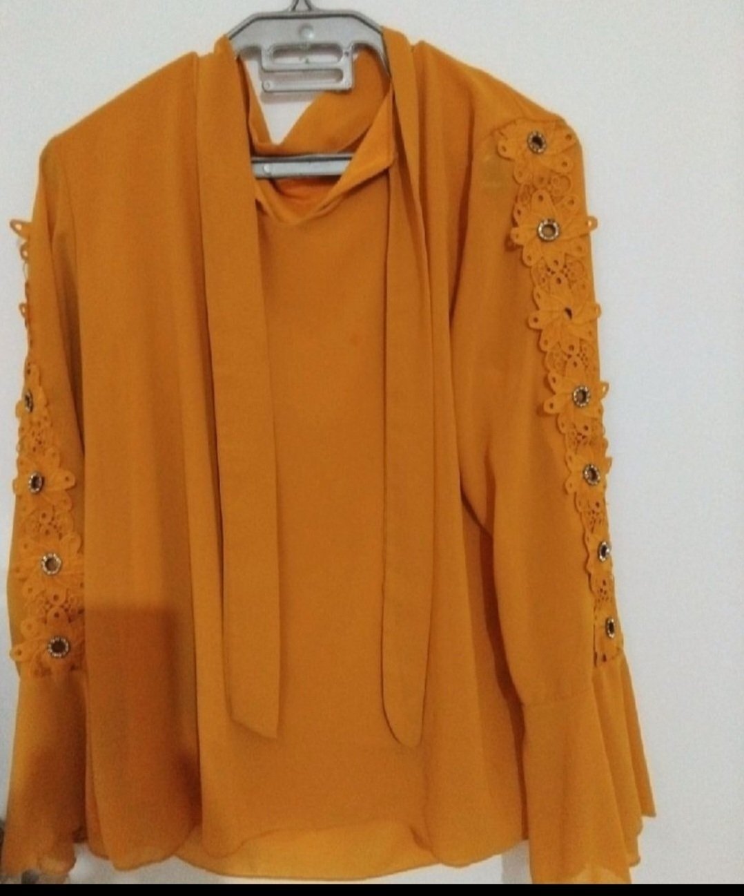 Chemise femme taille standard jamais porté 