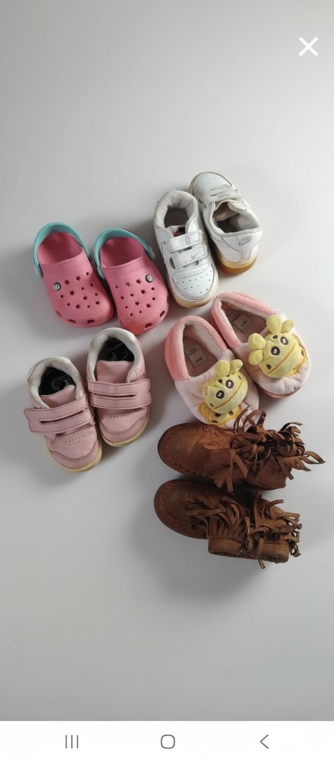 Lot de chaussures fille pointure entre 21 et 22