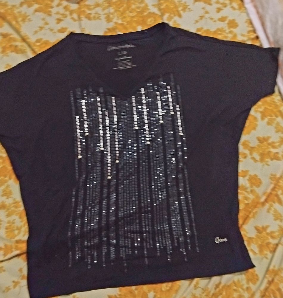 2 T shirt noir & blue 44 & 46 غالطين تايات الموجودة يلبسو 