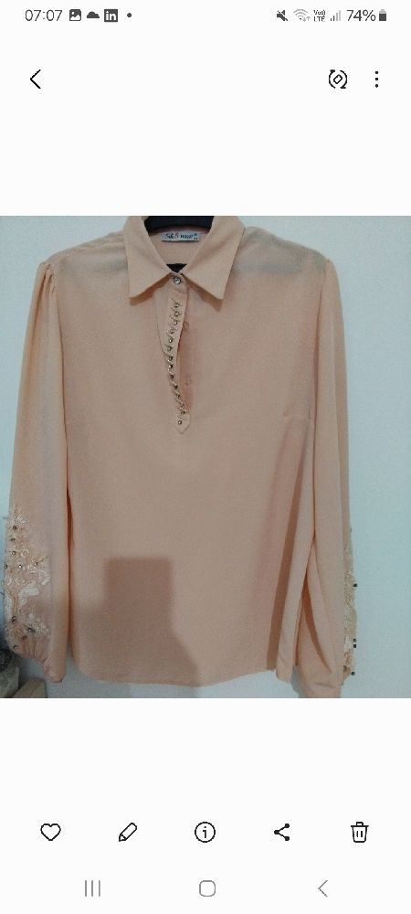 Jolie chemise avec les perles a bas prix 