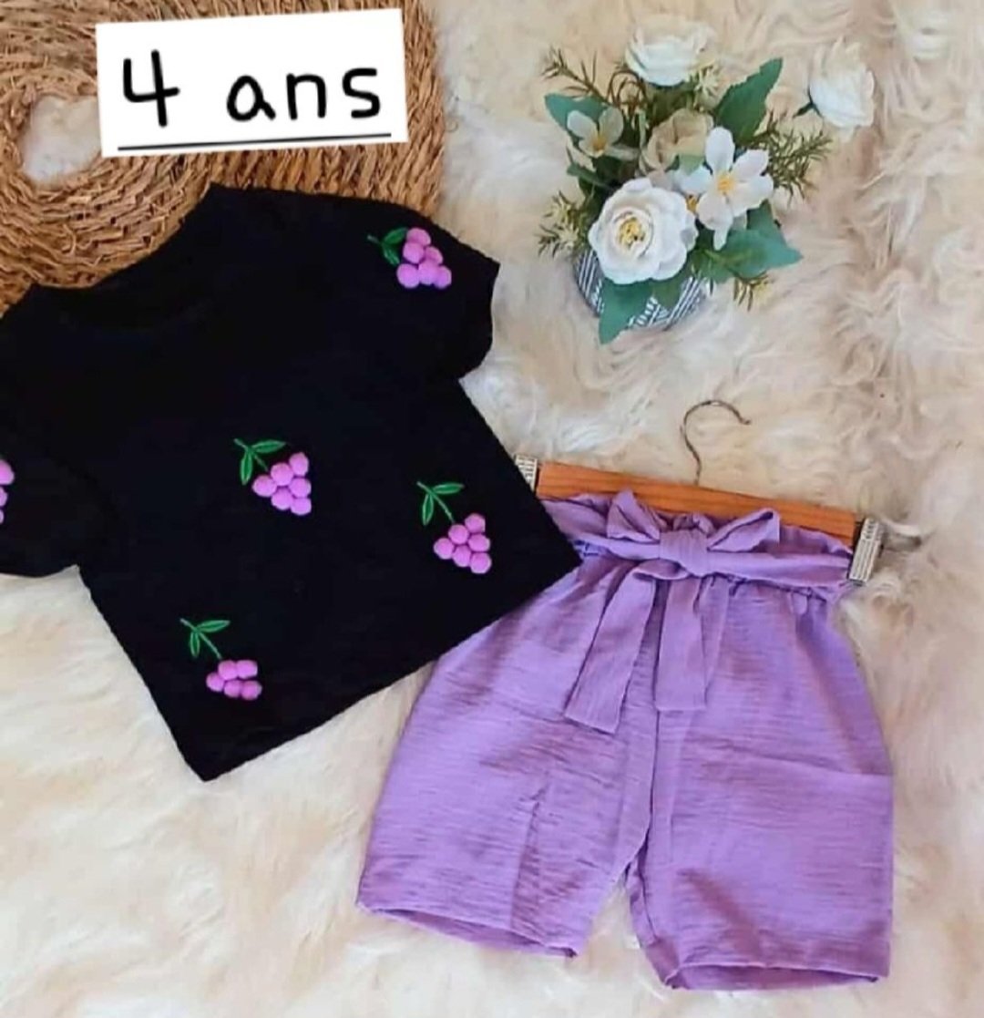 Tenue fille 4 ans jamais porté 