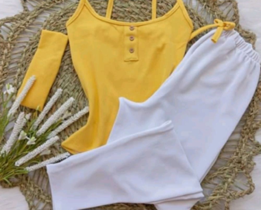 Jolie pyjama en Jaune & blanc talbess 48 50 