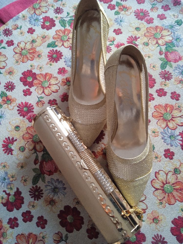 Escarpins soirée avec sa pochette soirée porté une seule fois 