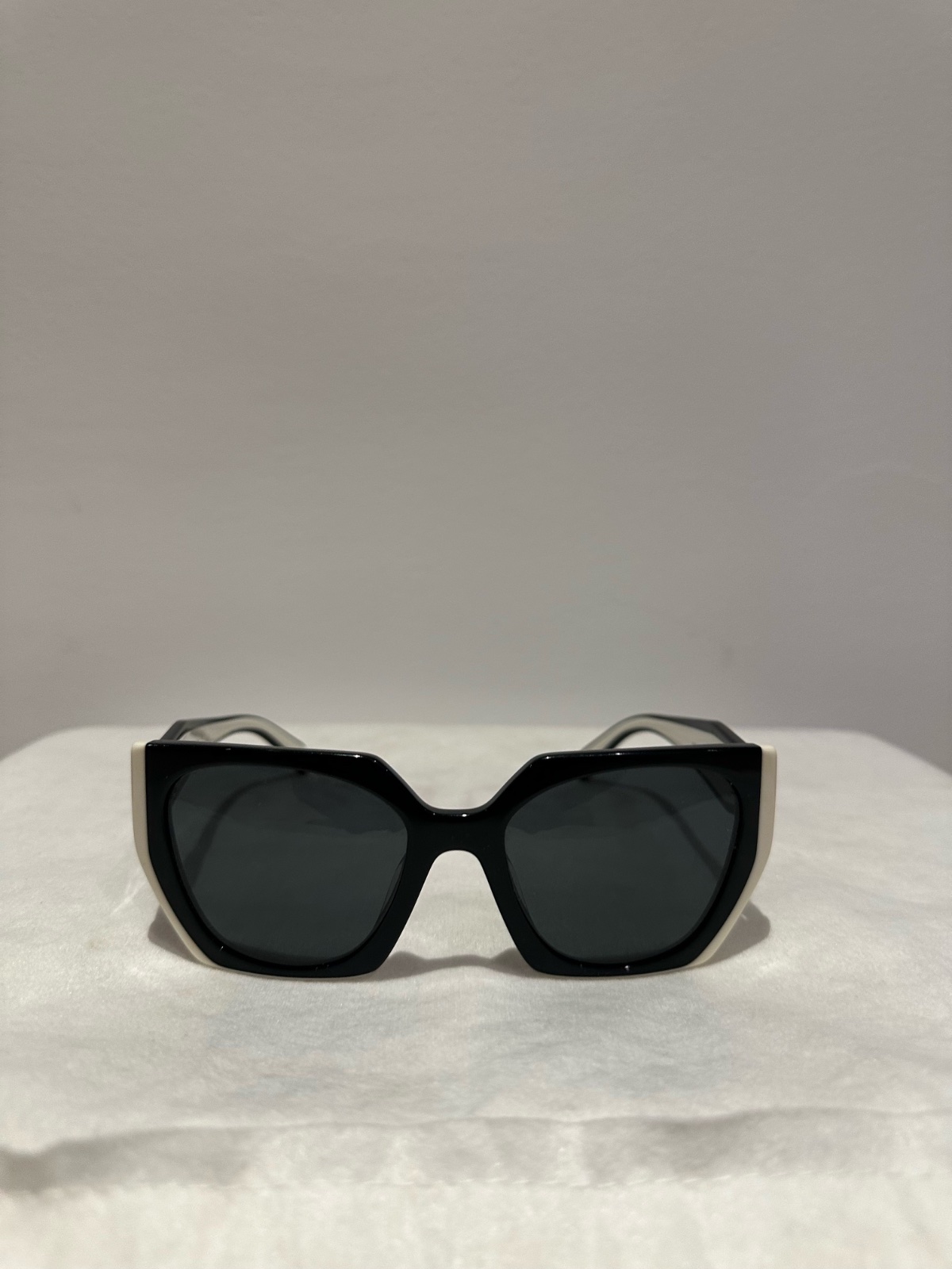 Lunettes de soleil PRADA 