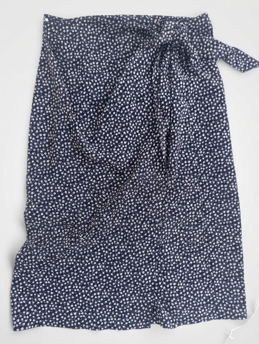 Jupe noir de petites fleurs blanches SHEIN 
